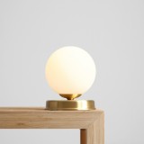 ALDEX 1076B40_S | Ball-AL Aldex asztali lámpa gömb 17cm vezeték kapcsoló 1x E14 sárgaréz, opál